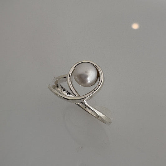 Free-Form Pearl Ring